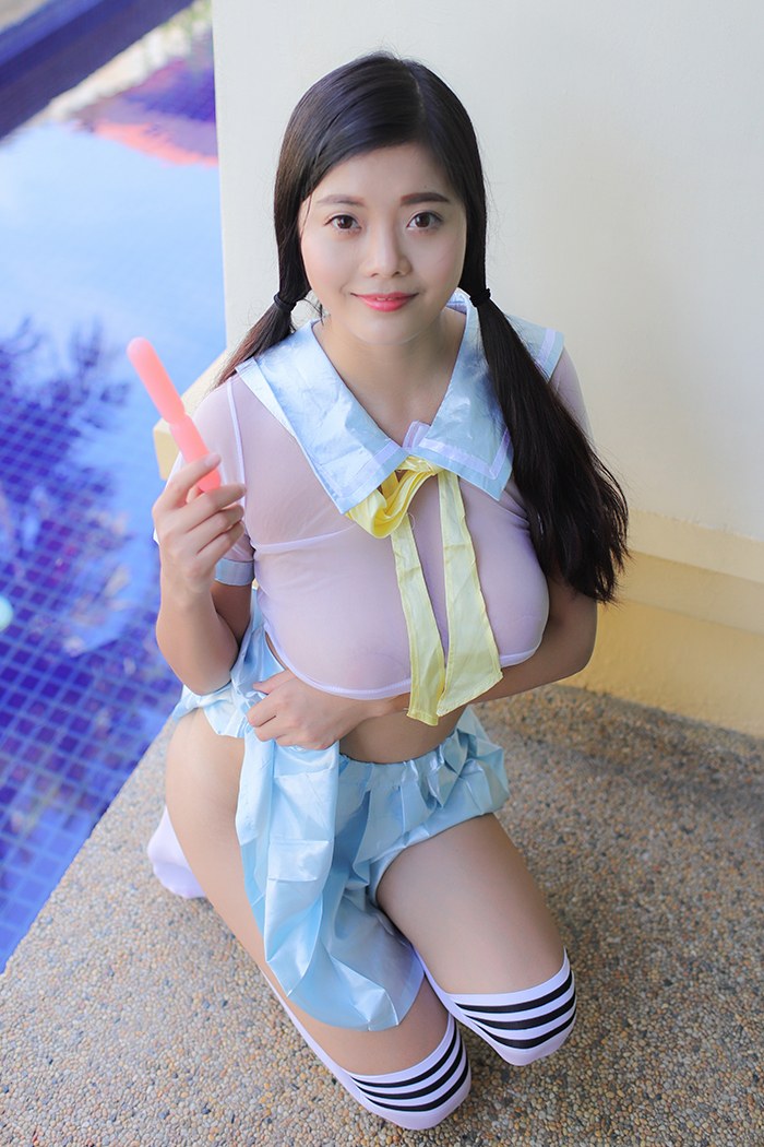 童颜巨乳林美惠子轻纱半裹私房人体照