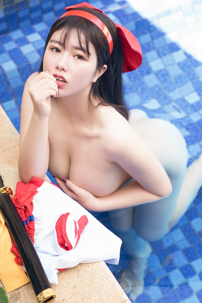 翘臀尤物露娜绝色曲线酥胸诱惑惹人醉