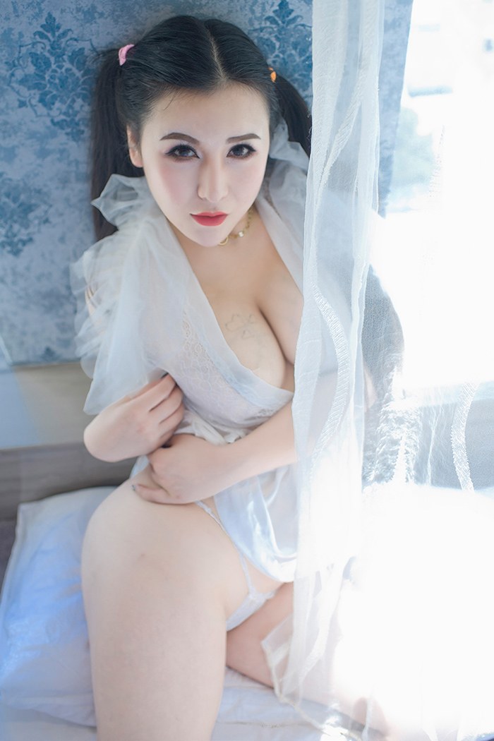 绝色巨乳少妇伊若前凸后翘身材一流