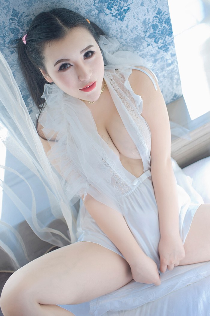 绝色巨乳少妇伊若前凸后翘身材一流