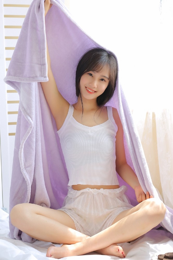 清纯妙龄少女可爱双马尾吊带短裙气质写真