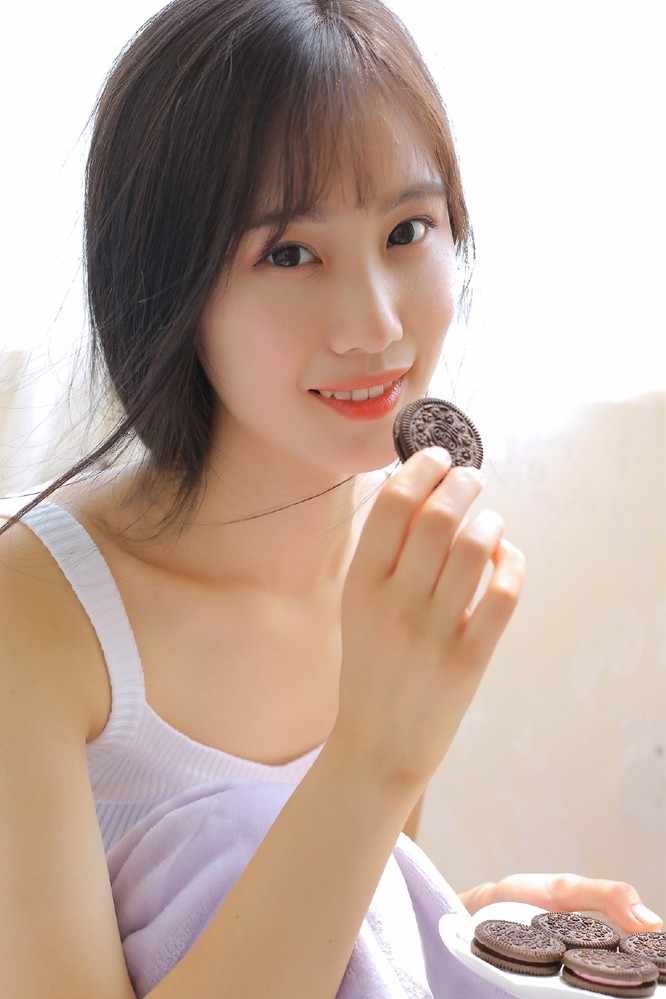 清纯妙龄少女可爱双马尾吊带短裙气质写真