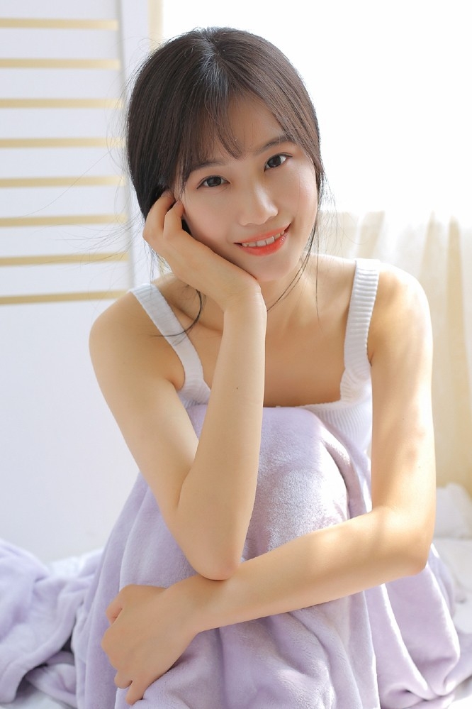 清纯妙龄少女可爱双马尾吊带短裙气质写真