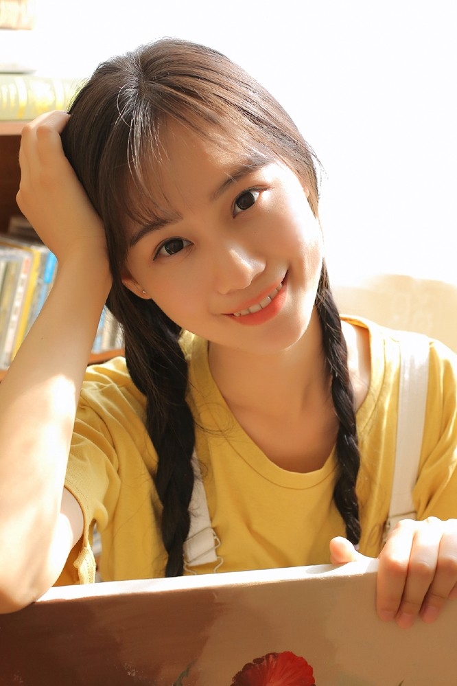 清纯妙龄少女可爱双马尾吊带短裙气质写真