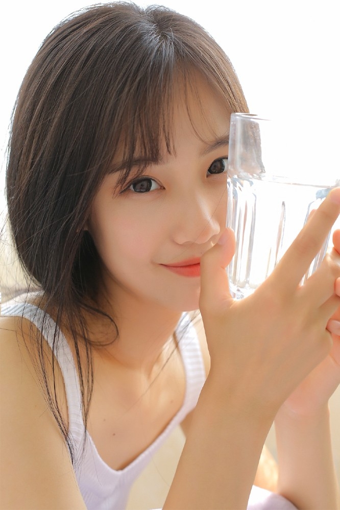 清纯妙龄少女可爱双马尾吊带短裙气质写真