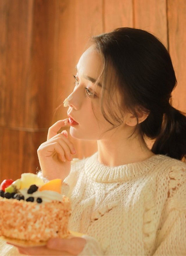 清纯长腿美女模特针织毛衣白皙美肌气质写真