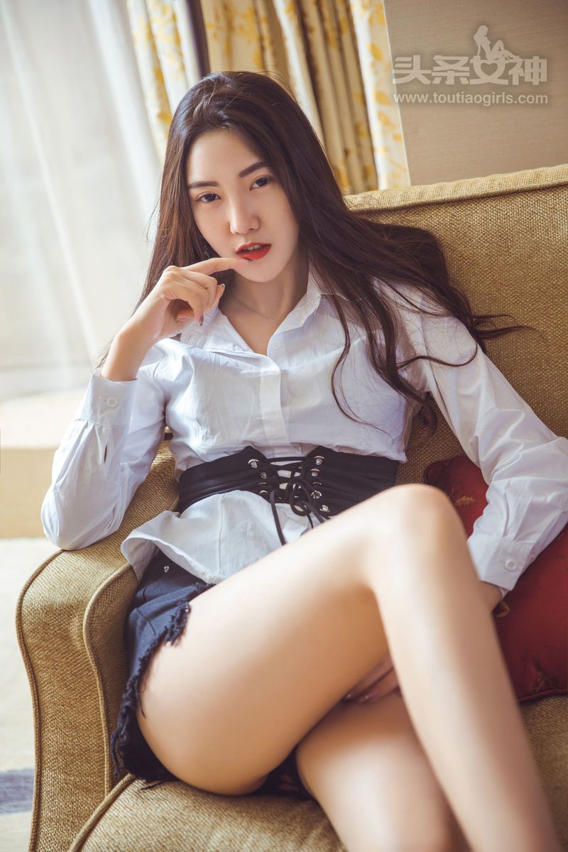 头条女神性感美女冯雪娇SIR白衬衫黑丝美腿内衣诱惑写真