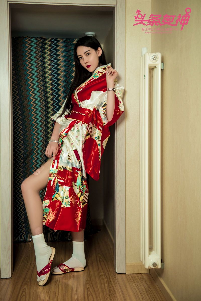 头条女神和服美女冯雪娇SIR白皙美胸修长美腿绳艺诱惑美图