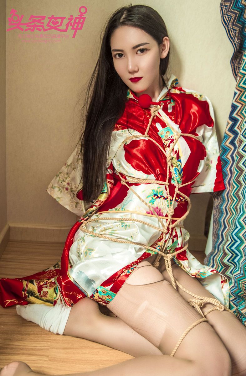 头条女神和服美女冯雪娇SIR白皙美胸修长美腿绳艺诱惑美图
