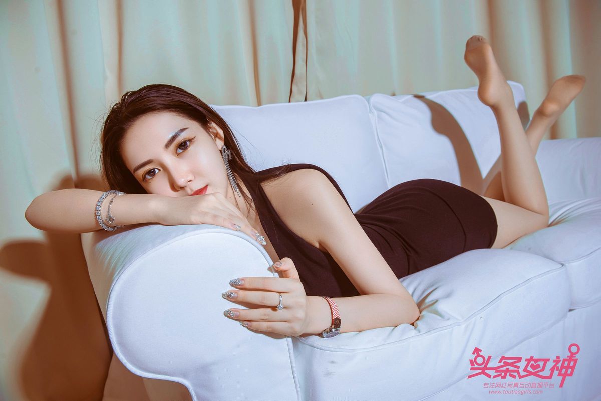 头条女神和服美女冯雪娇SIR白皙美胸修长美腿绳艺诱惑美图