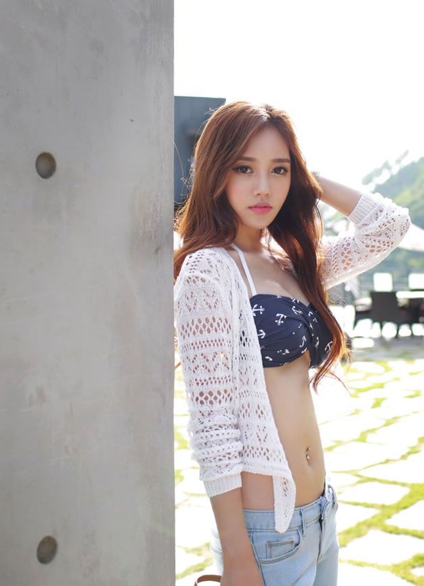 韩国人气模特孙允珠沙滩比基尼牛仔长裤极品身材最美写真