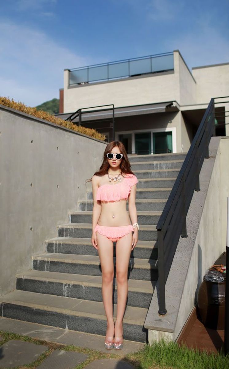 韩国人气模特孙允珠沙滩比基尼牛仔长裤极品身材最美写真