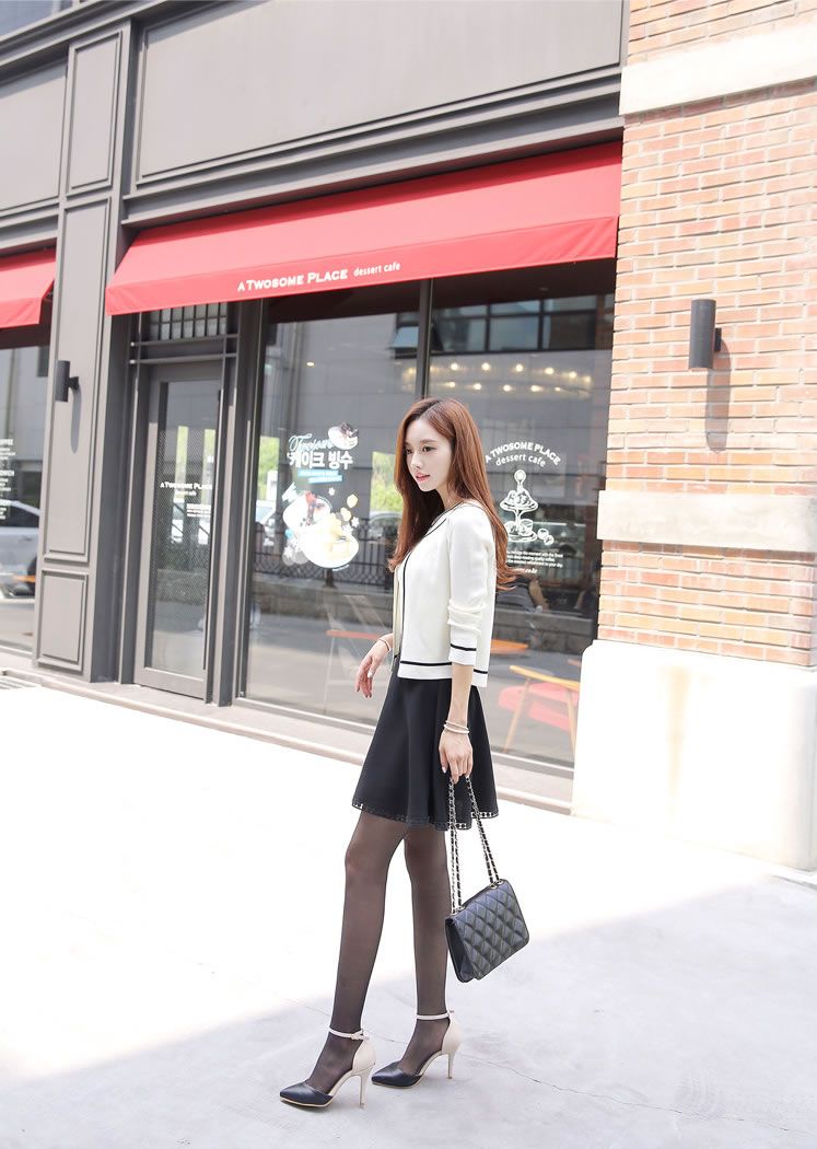 韩国性感女神孙允珠黑丝美腿超短裙小清新长发飘飘街拍