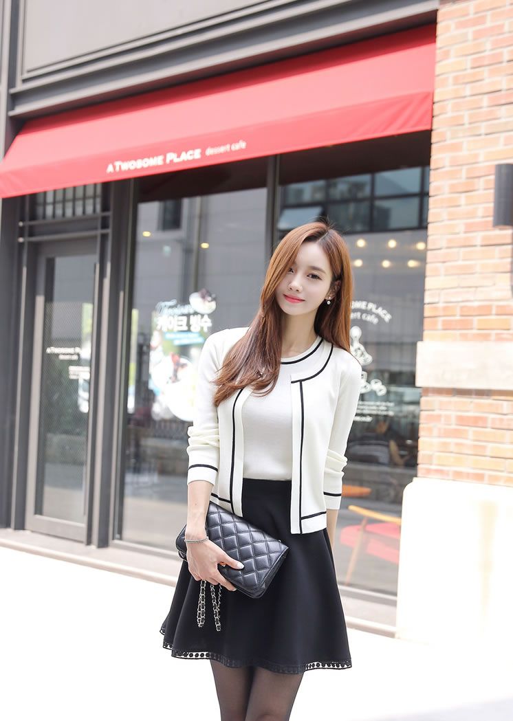 韩国性感女神孙允珠黑丝美腿超短裙小清新长发飘飘街拍