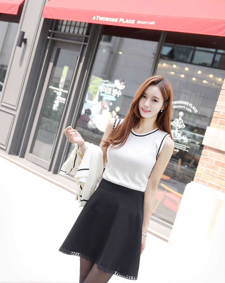 韩国性感女神孙允珠黑丝美腿超短裙小清新长发飘飘街拍