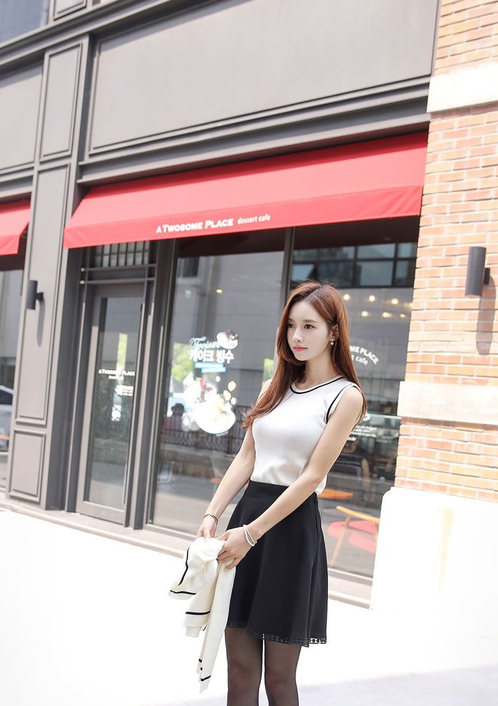 韩国性感女神孙允珠黑丝美腿超短裙小清新长发飘飘街拍