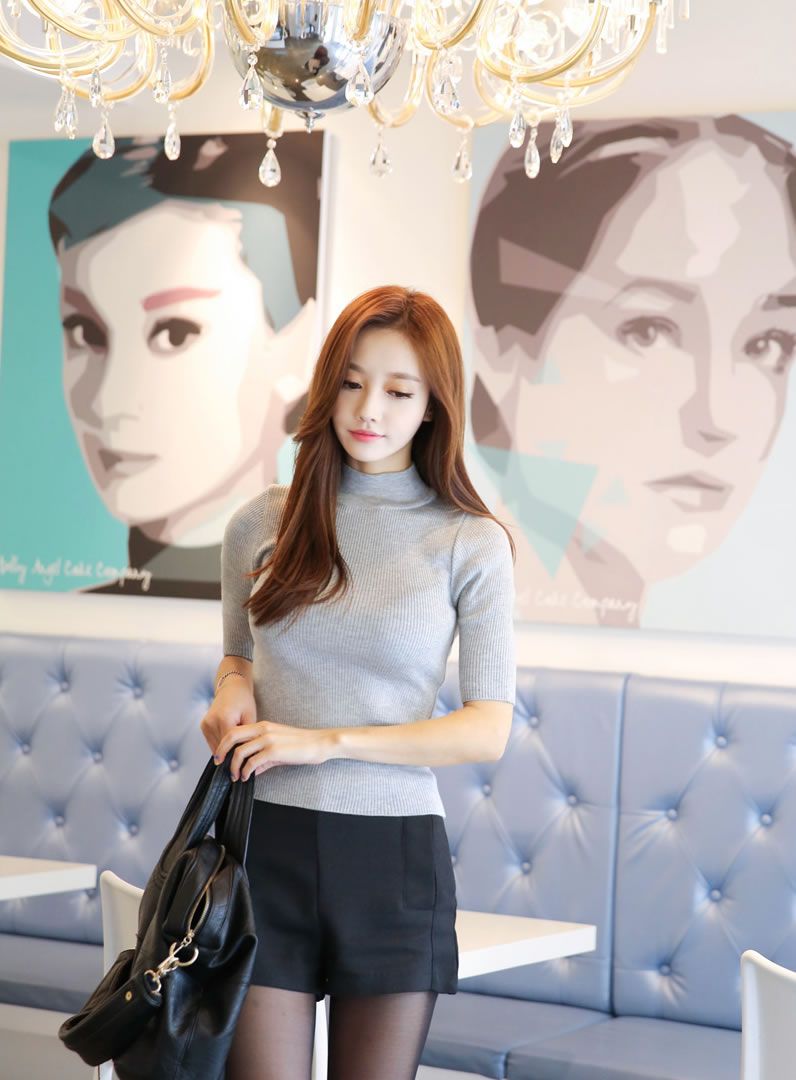 韩国性感女神孙允珠黑丝美腿超短裙小清新长发飘飘街拍