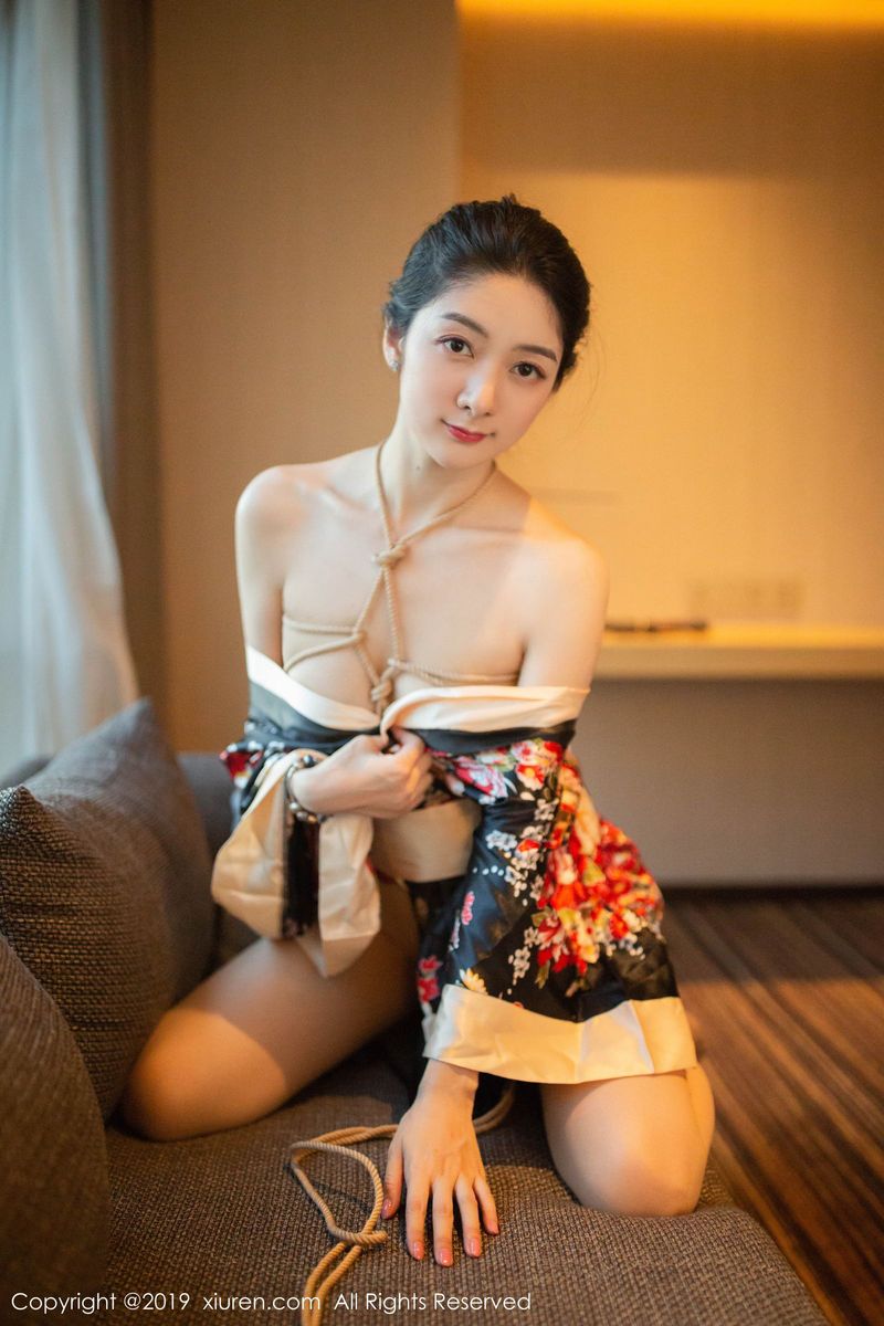秀人网性感女神小热巴Angela异域和服绳艺捆绑修长美腿写真