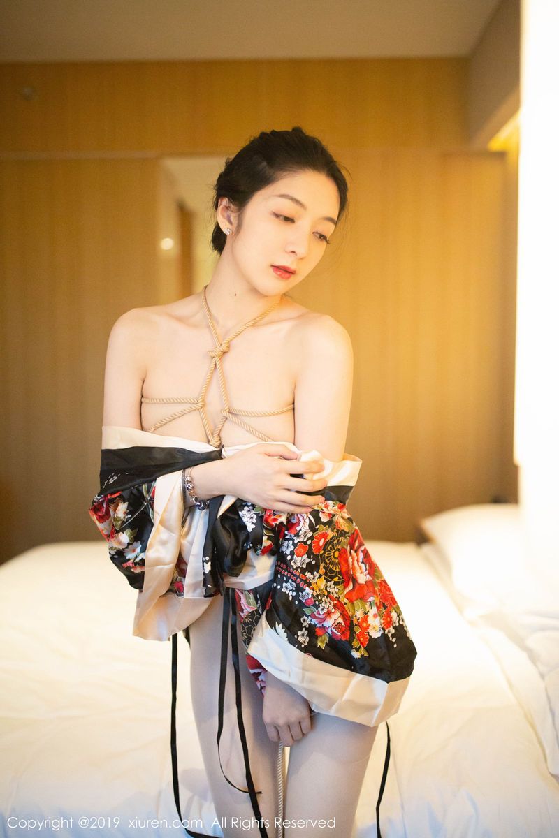 秀人网性感女神小热巴Angela异域和服绳艺捆绑修长美腿写真