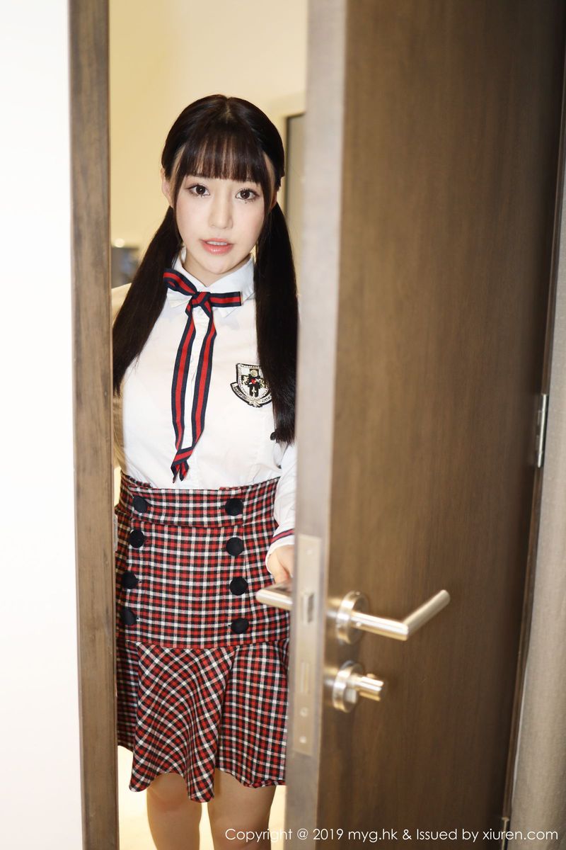 美媛馆性感美女Barbie可儿学生装制服爆乳诱惑放学剧情写真