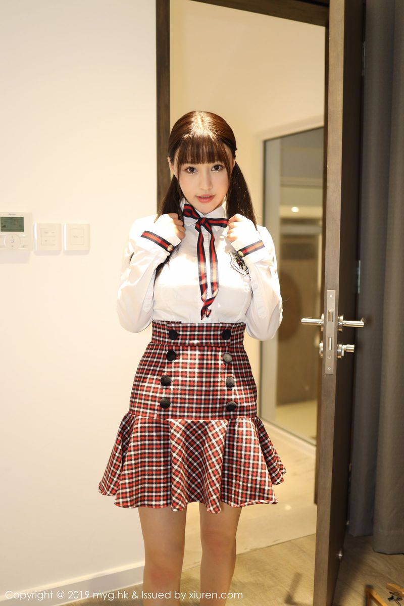 美媛馆性感美女Barbie可儿学生装制服爆乳诱惑放学剧情写真