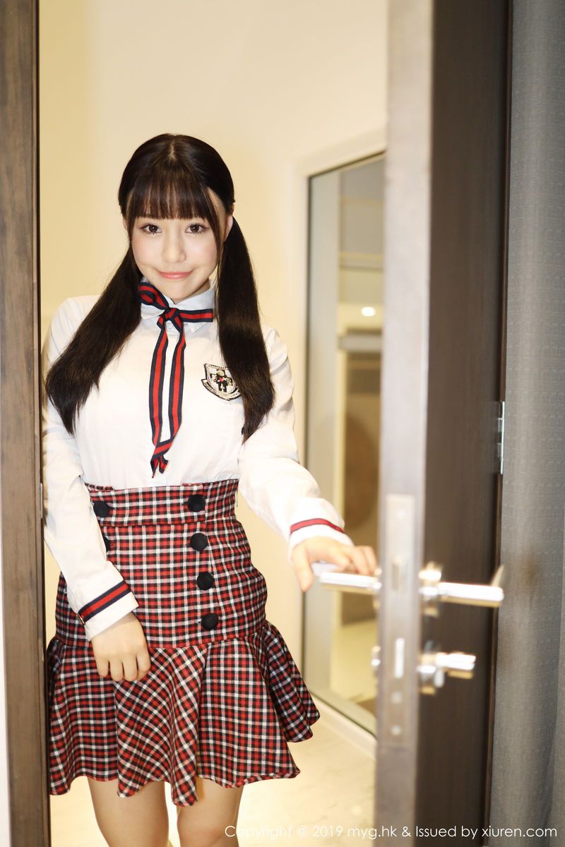 美媛馆性感美女Barbie可儿学生装制服爆乳诱惑放学剧情写真