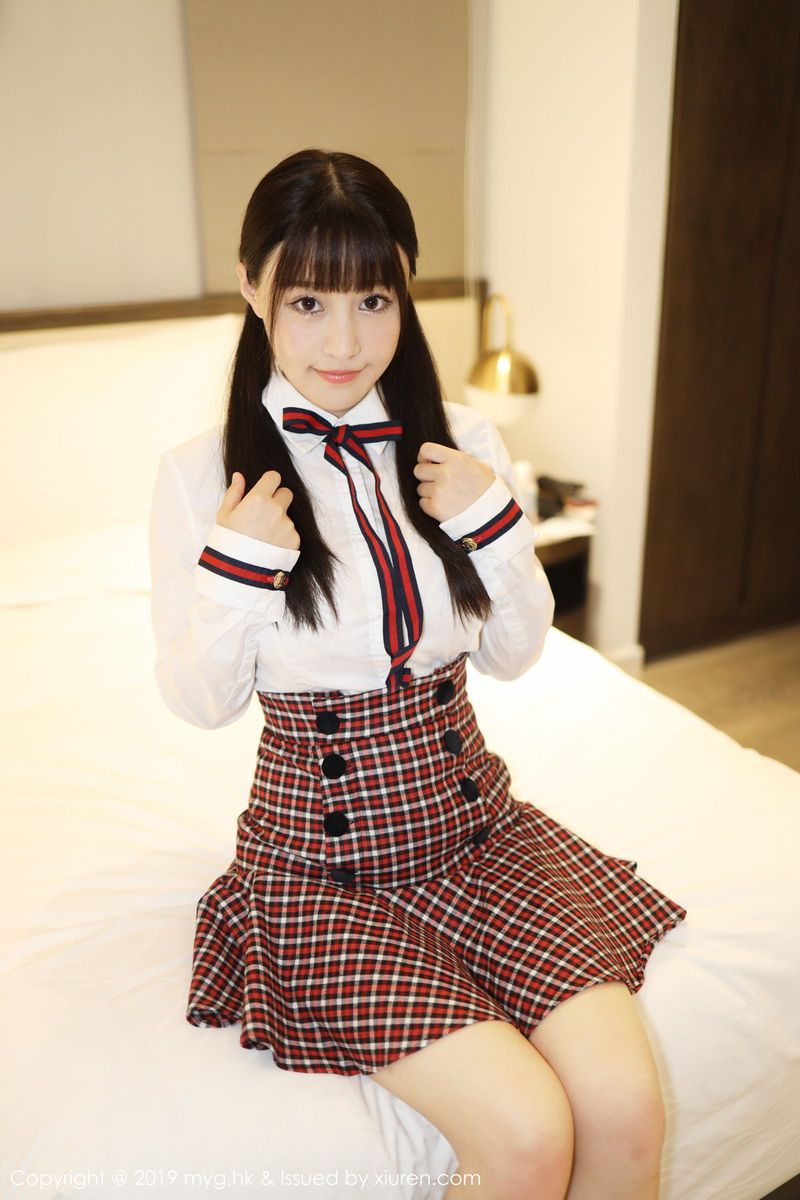 美媛馆性感美女Barbie可儿学生装制服爆乳诱惑放学剧情写真