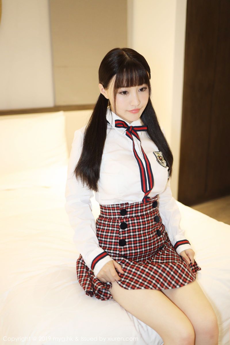 美媛馆性感美女Barbie可儿学生装制服爆乳诱惑放学剧情写真