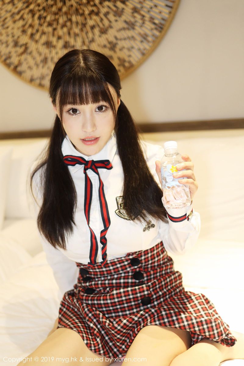美媛馆性感美女Barbie可儿学生装制服爆乳诱惑放学剧情写真