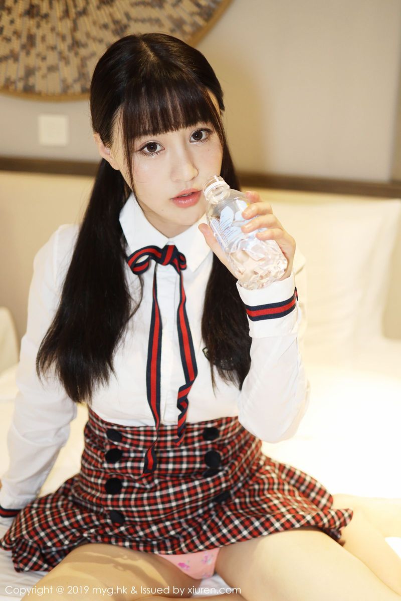 美媛馆性感美女Barbie可儿学生装制服爆乳诱惑放学剧情写真