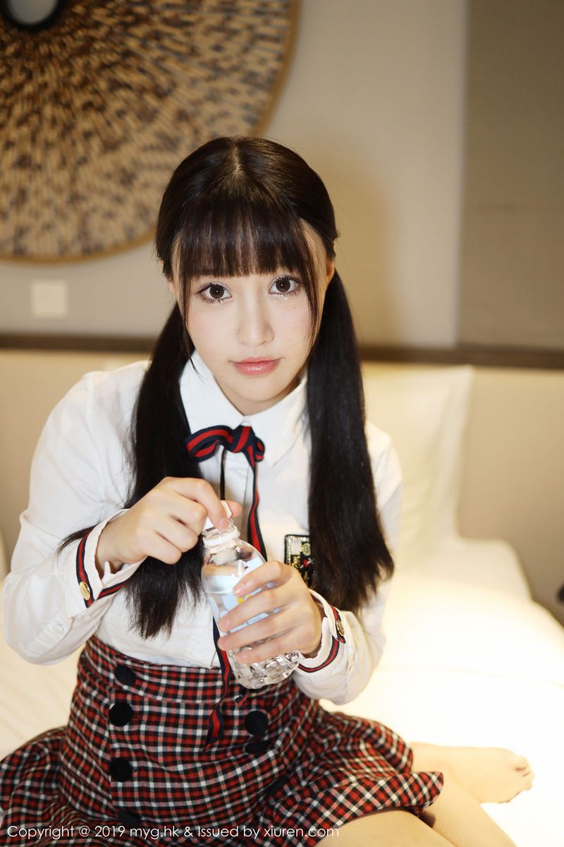 美媛馆性感美女Barbie可儿学生装制服爆乳诱惑放学剧情写真