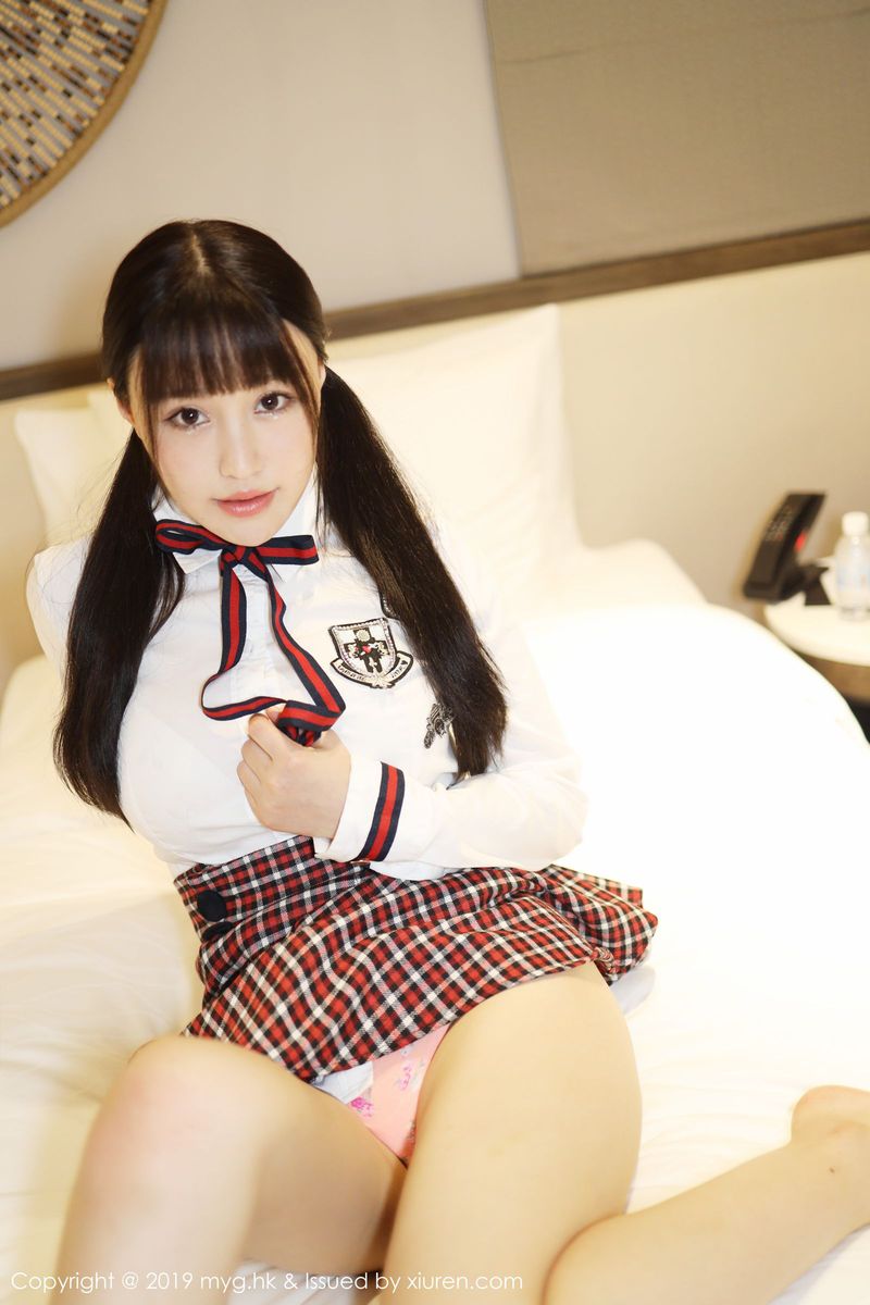 美媛馆性感美女Barbie可儿学生装制服爆乳诱惑放学剧情写真