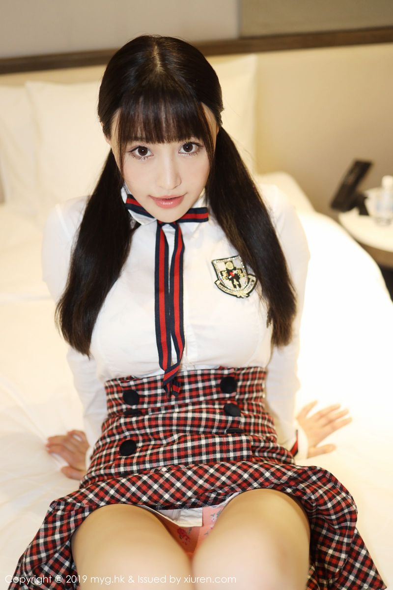 美媛馆性感美女Barbie可儿学生装制服爆乳诱惑放学剧情写真