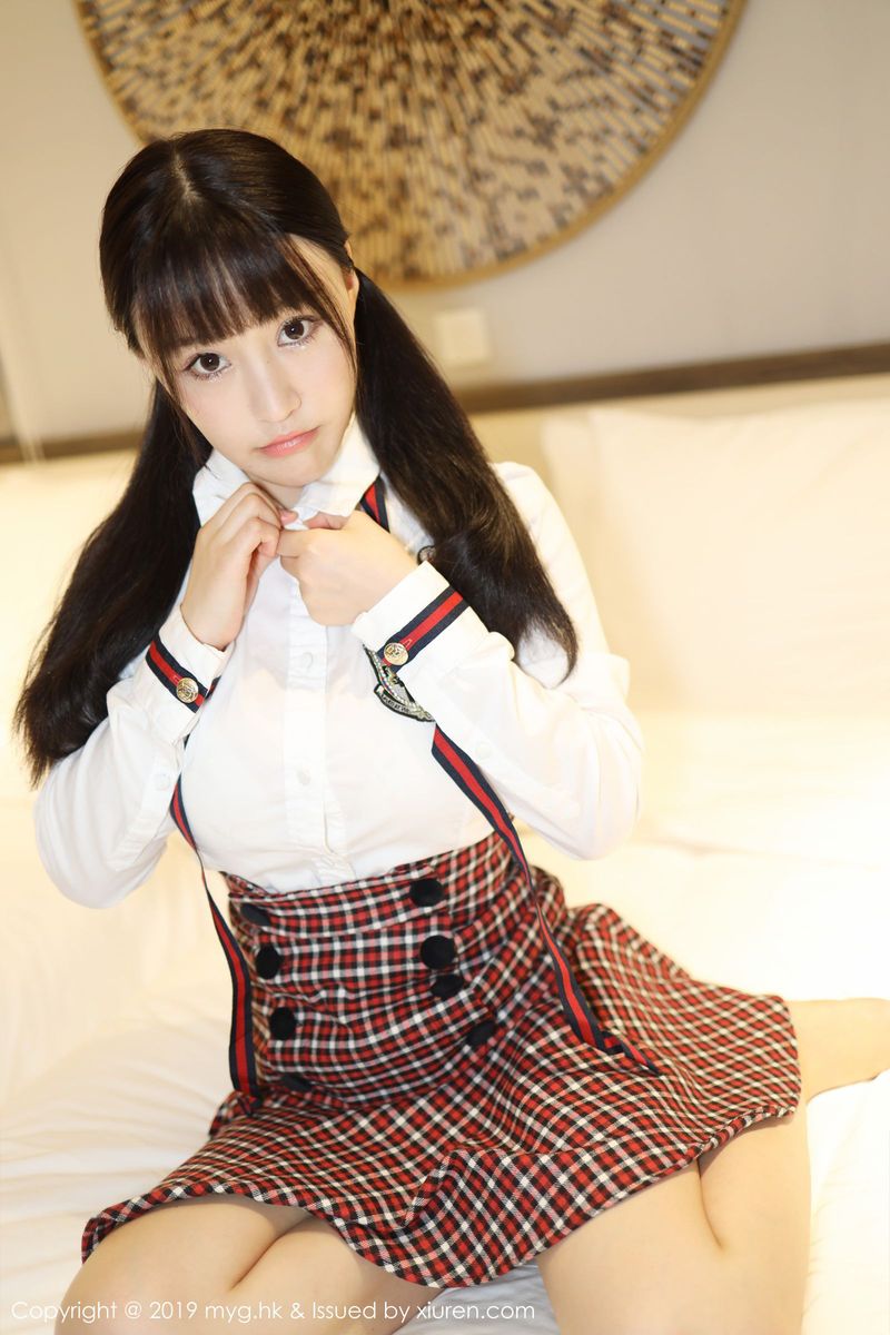 美媛馆性感美女Barbie可儿学生装制服爆乳诱惑放学剧情写真