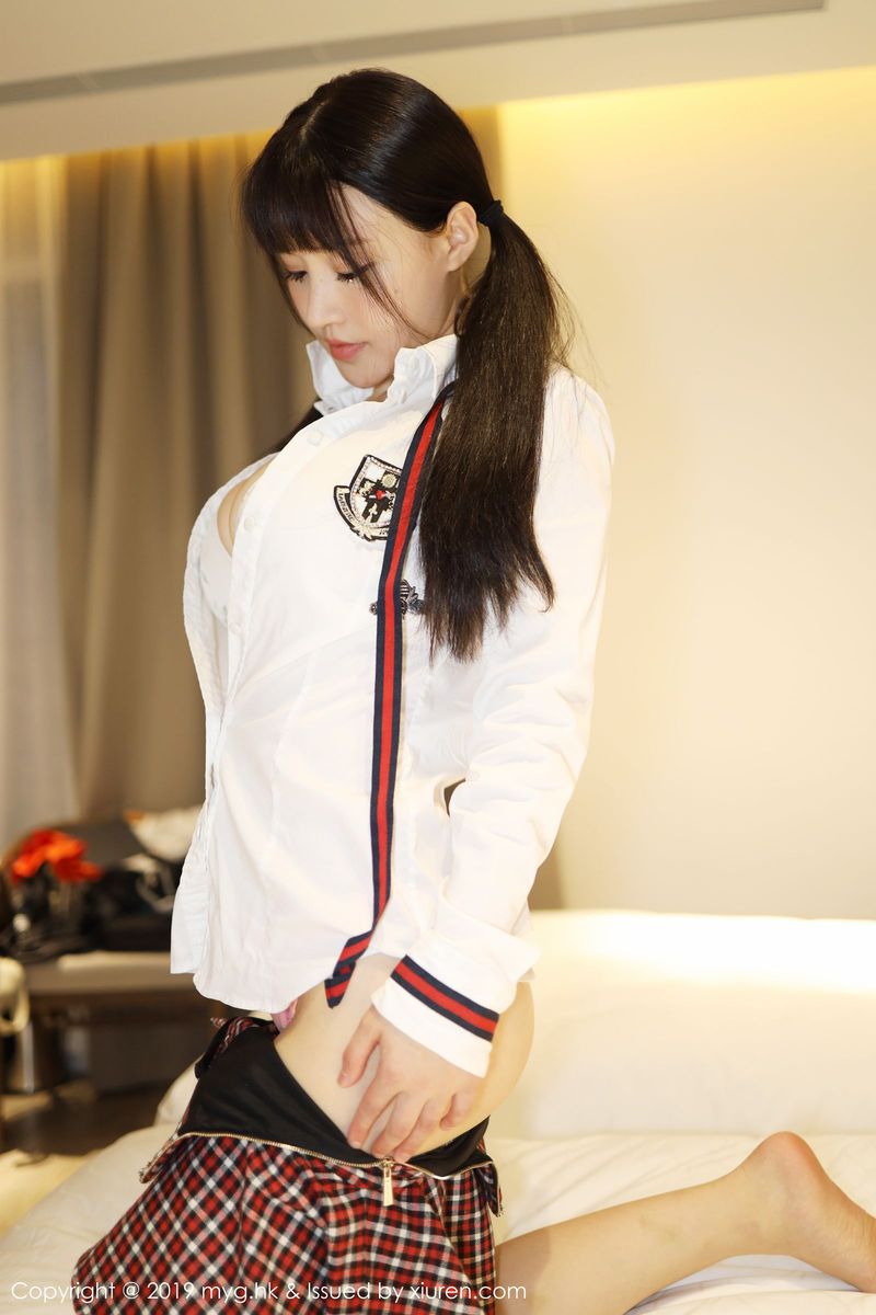 美媛馆性感美女Barbie可儿学生装制服爆乳诱惑放学剧情写真