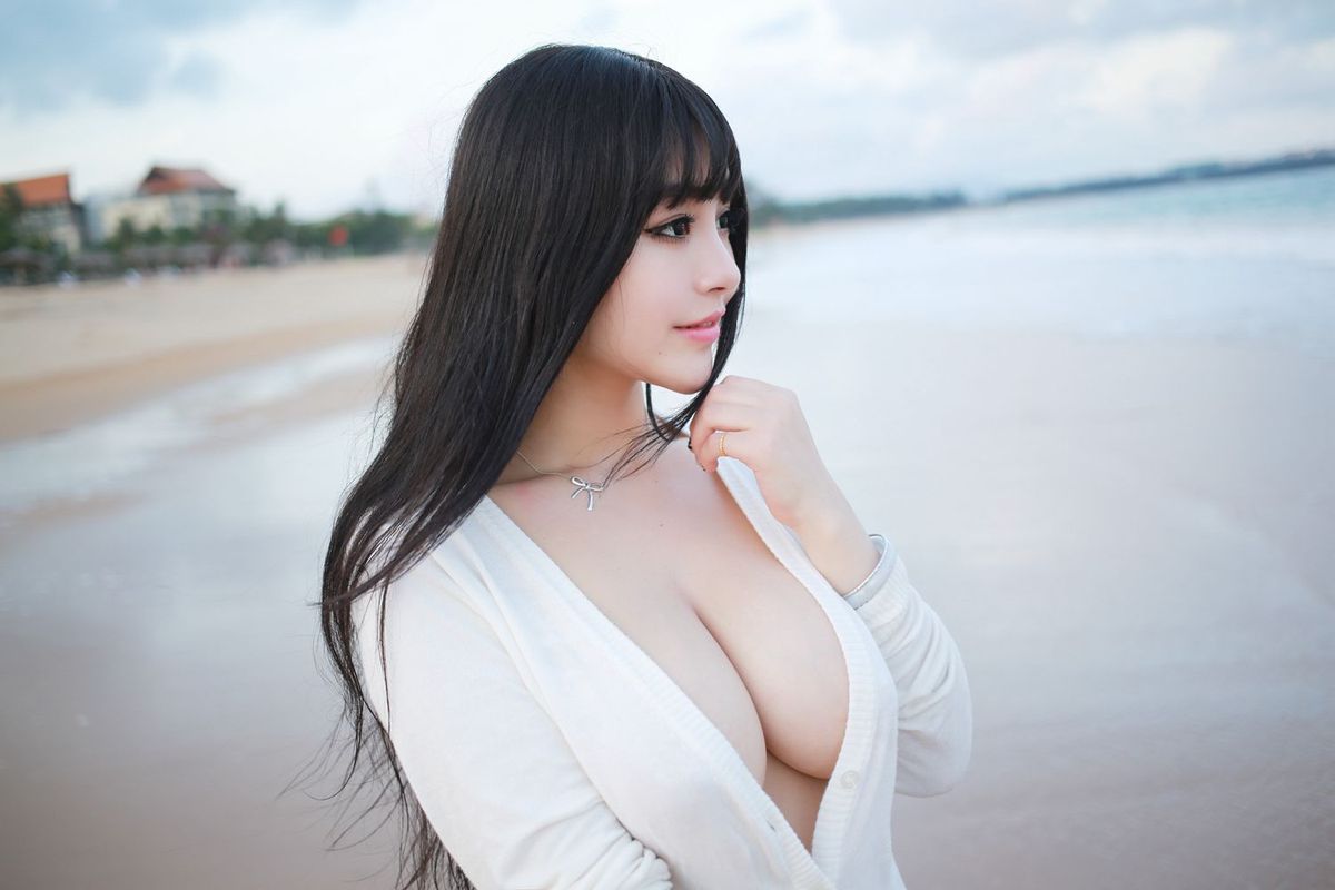 美媛馆白嫩美女Barbie可儿童颜巨乳泳装比基尼海南三亚旅拍
