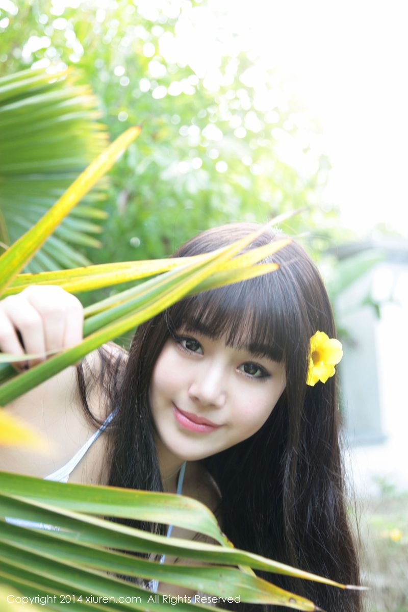 秀人网白嫩美女Barbie可儿童颜巨乳泳池比基尼湿身诱惑美图