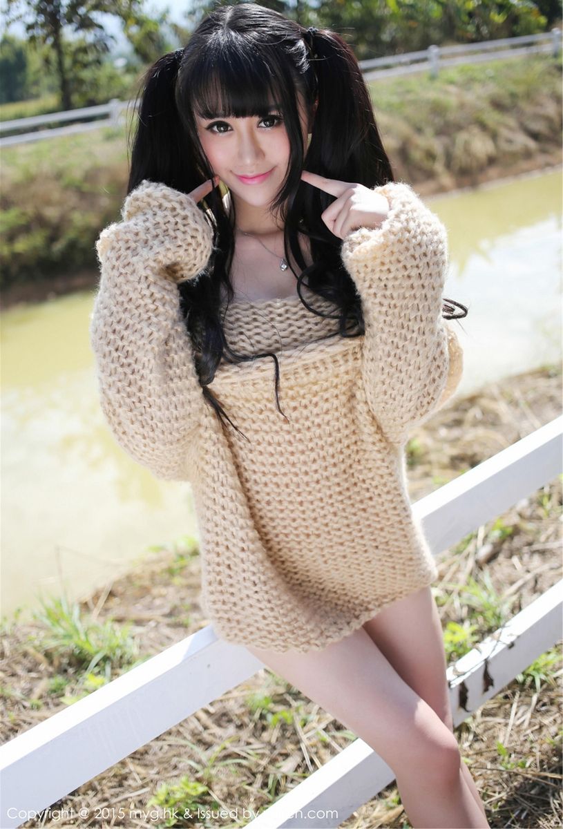 美媛馆清新美女杨晓青儿双骏马民尾针织毛衣泰国清迈旅拍