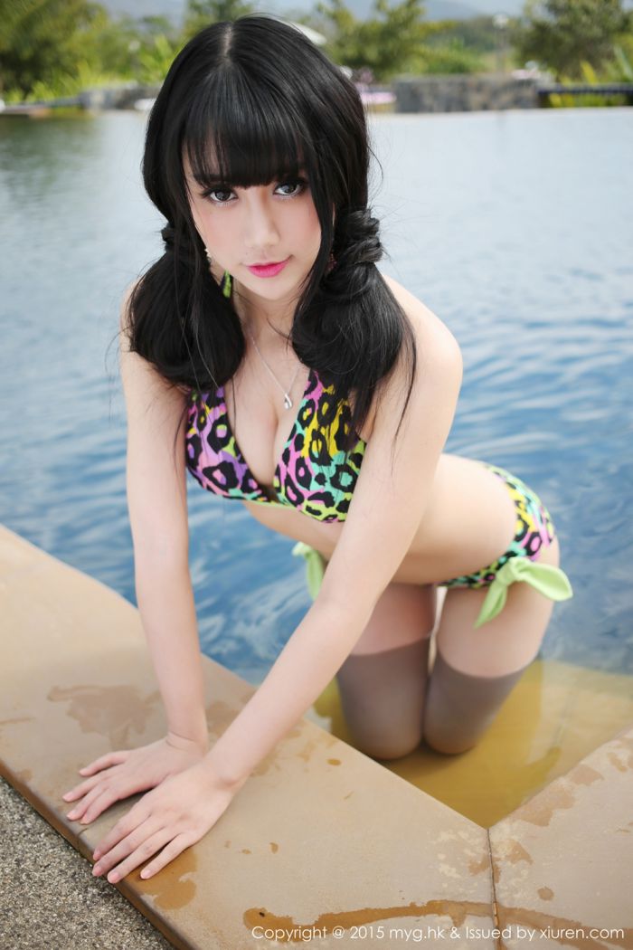 美媛馆养眼美女杨晓青儿泳池比基尼学生装制服诱惑写真