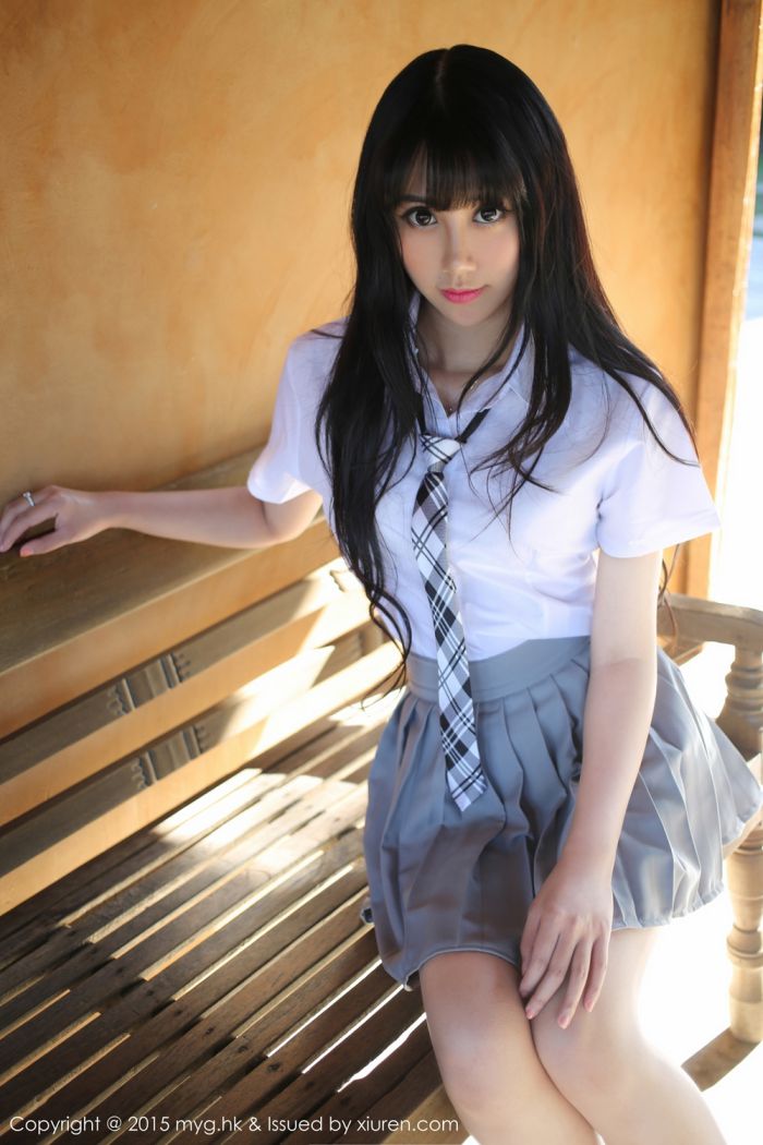 美媛馆养眼美女杨晓青儿泳池比基尼学生装制服诱惑写真