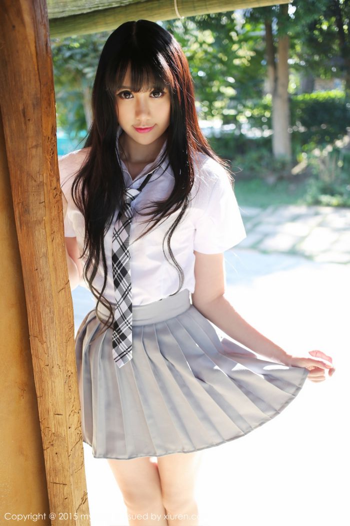 美媛馆养眼美女杨晓青儿泳池比基尼学生装制服诱惑写真