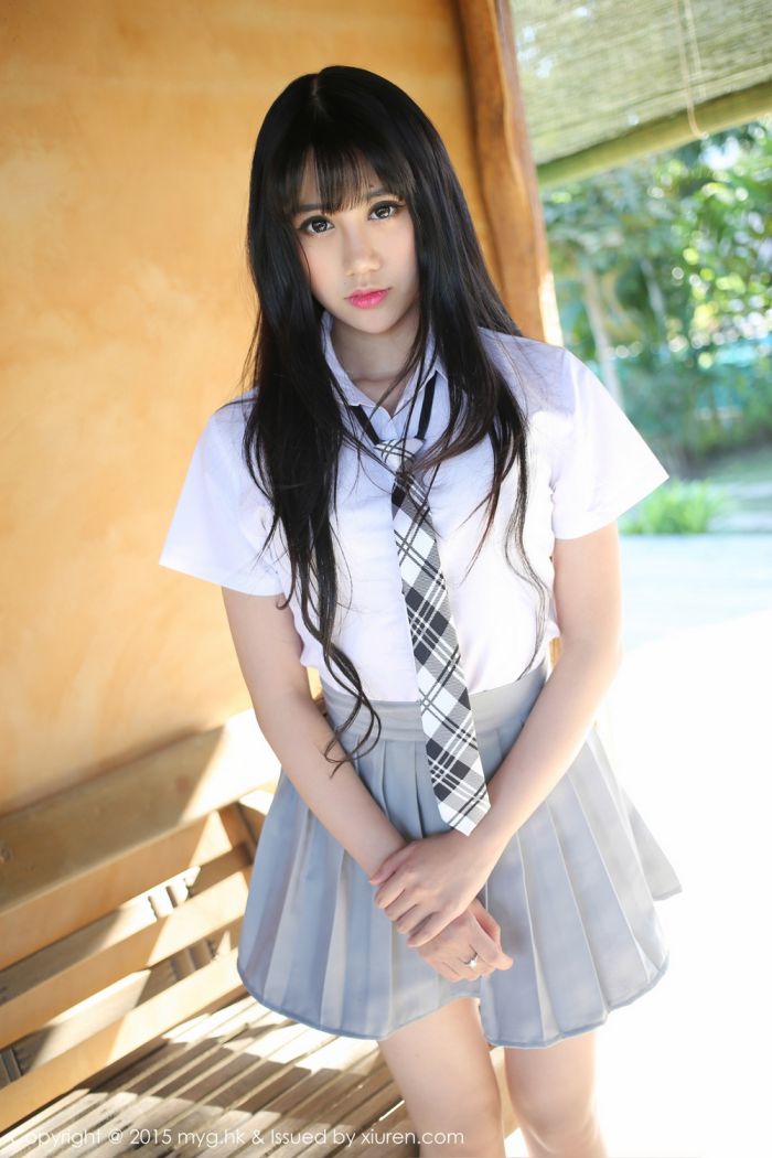 美媛馆养眼美女杨晓青儿泳池比基尼学生装制服诱惑写真