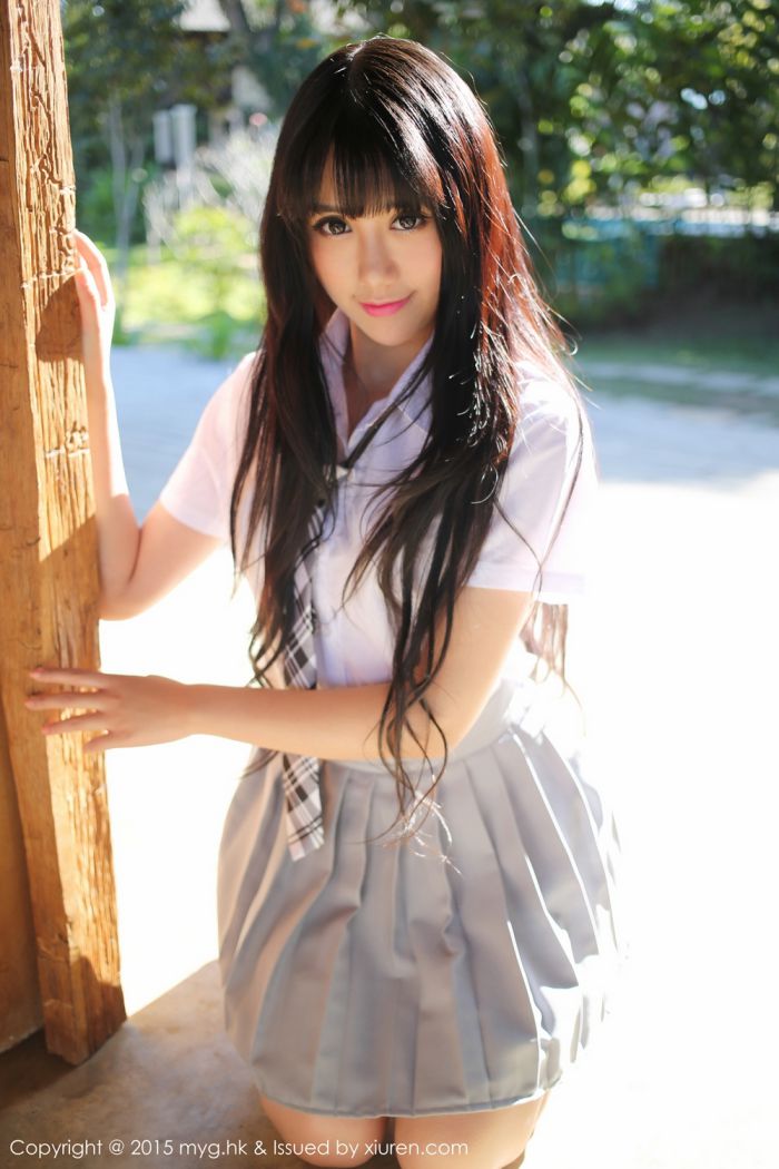 美媛馆养眼美女杨晓青儿泳池比基尼学生装制服诱惑写真