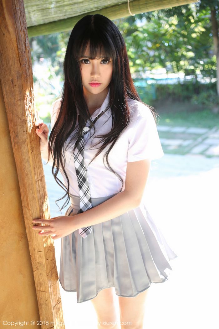 美媛馆养眼美女杨晓青儿泳池比基尼学生装制服诱惑写真