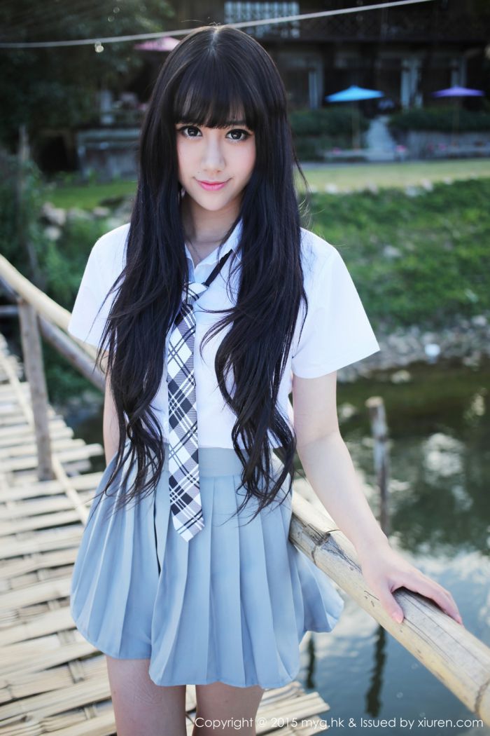 美媛馆养眼美女杨晓青儿泳池比基尼学生装制服诱惑写真