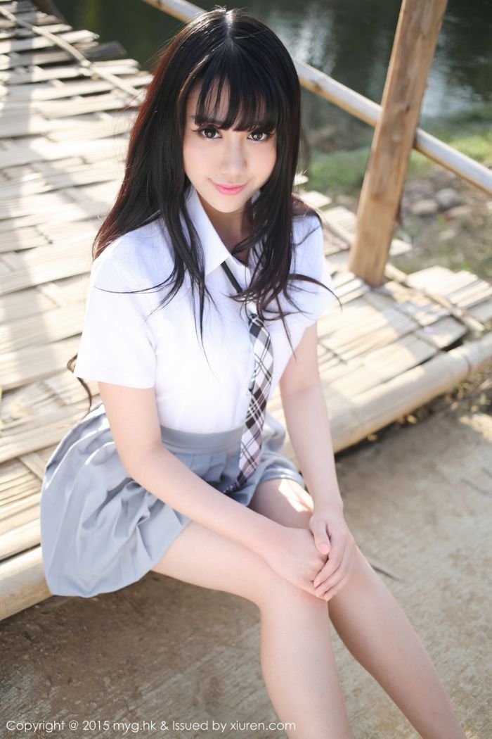 美媛馆养眼美女杨晓青儿泳池比基尼学生装制服诱惑写真