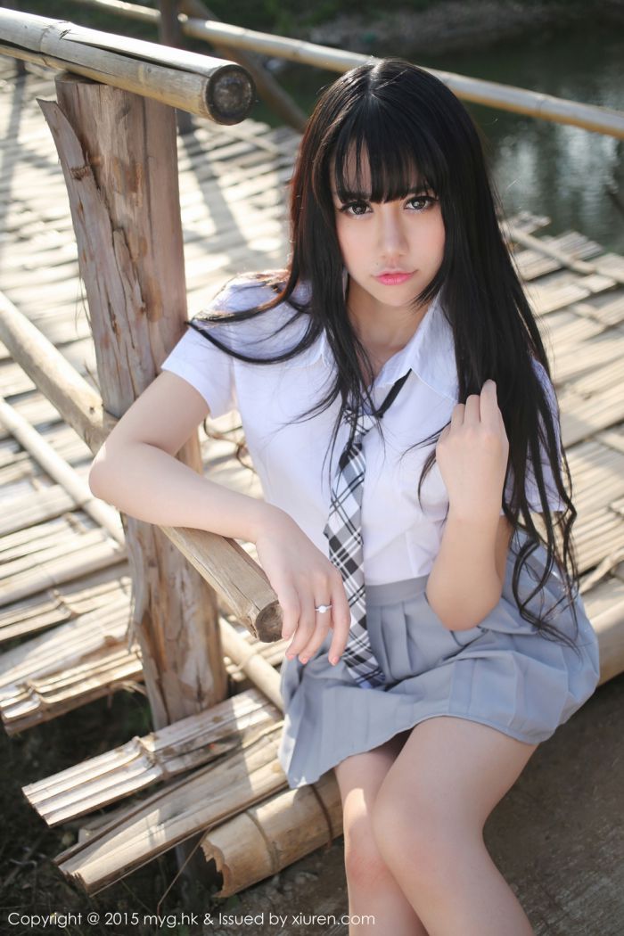 美媛馆养眼美女杨晓青儿泳池比基尼学生装制服诱惑写真