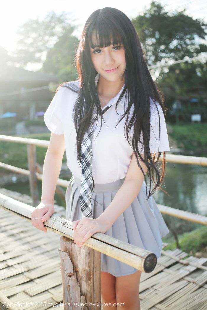 美媛馆养眼美女杨晓青儿泳池比基尼学生装制服诱惑写真