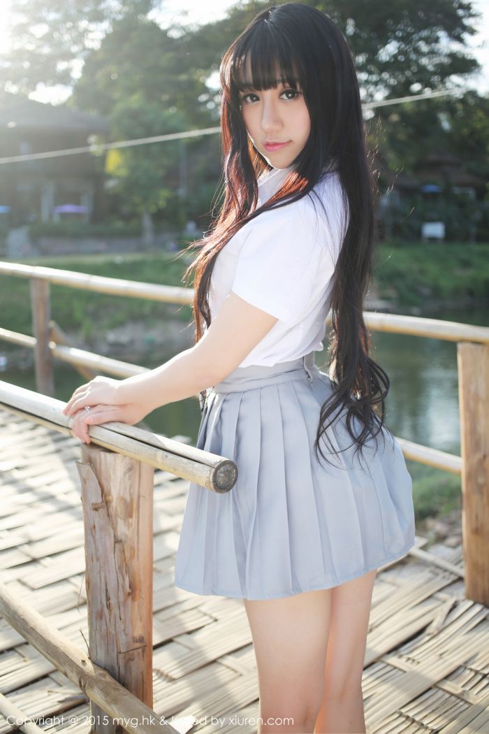 美媛馆养眼美女杨晓青儿泳池比基尼学生装制服诱惑写真