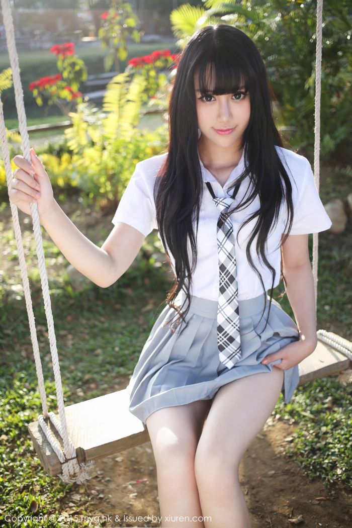 美媛馆养眼美女杨晓青儿泳池比基尼学生装制服诱惑写真